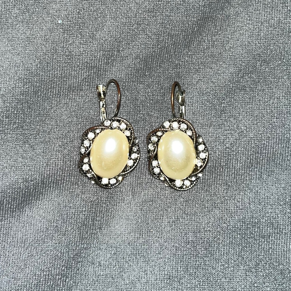 Earrings free with a purchase